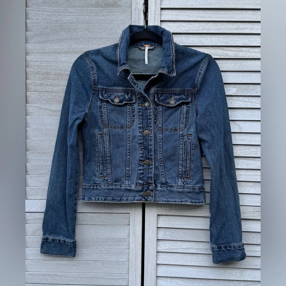 Free People Medium Blue Jean Jacket. Great Condition. Size XS Festival Classic - Picture 7 of 15